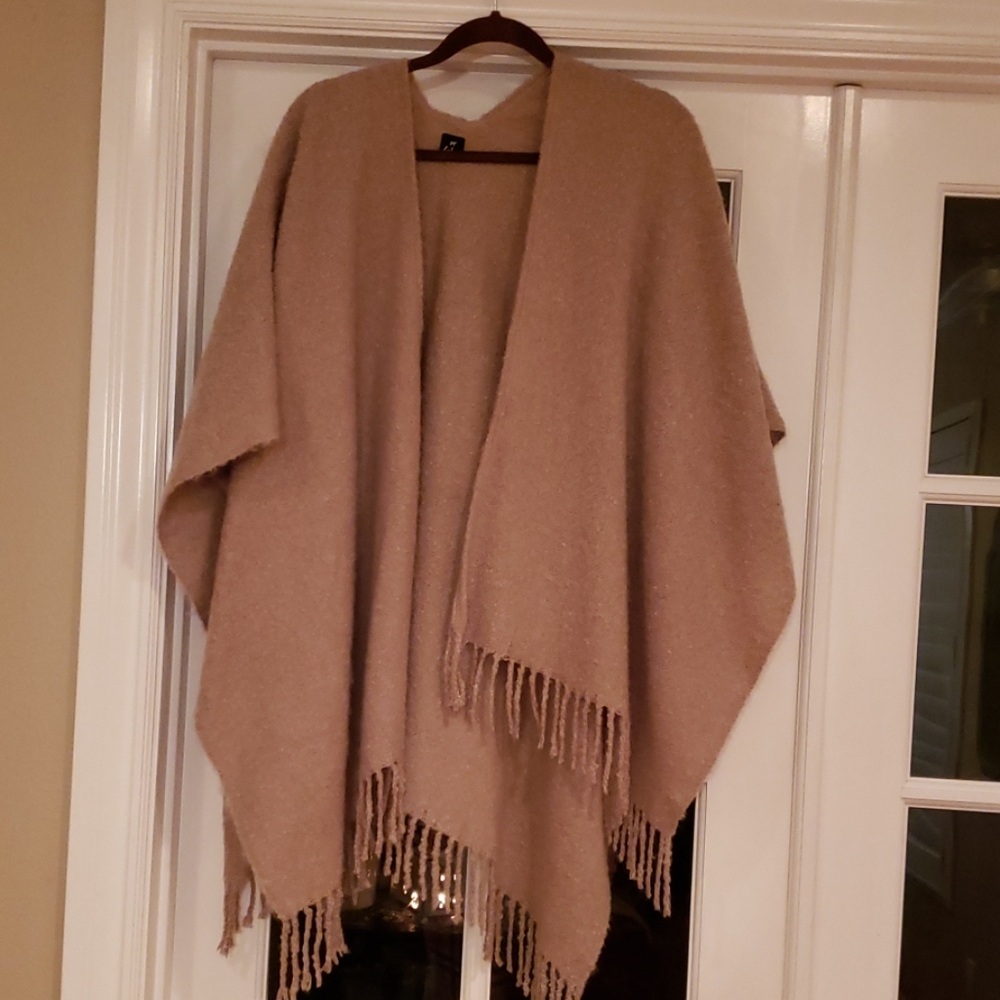 Ladies wrap style shawl